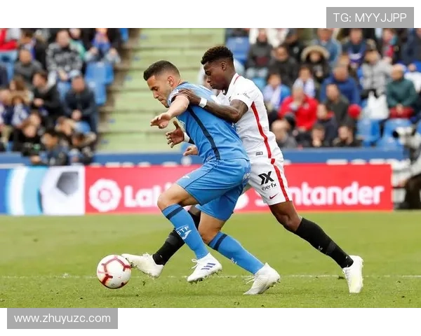 西甲联赛 莱万帽子戏法助巴萨4-2逆转击败塞尔塔 亚马尔精彩破门