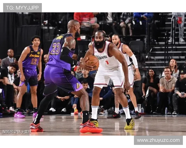 快船再次寄望于36岁哈登上赛季他身边还有鲍科比的支持